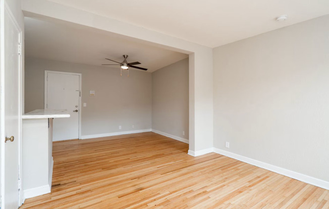 Studio, 1 bath, 391 sqft, $860, Unit 116-105