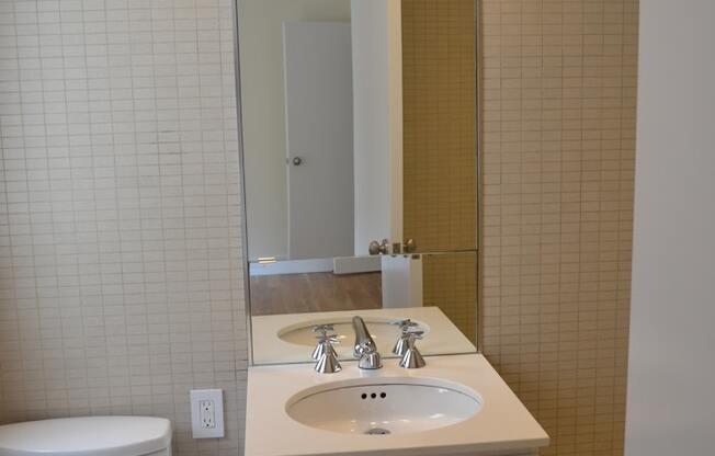 1 bed, 1.5 baths, $4,750, Unit 5D