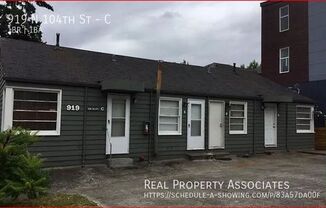 919 N 104 ST
