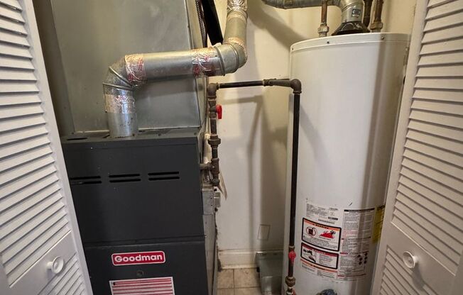 3 beds, 1 bath, $1,300, Unit 4834 #103