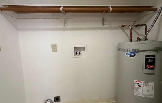 2 beds, 1 bath, 840 sqft, $1,295, Unit 74