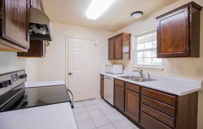 3 beds, 2 baths, $1,895, Unit # C