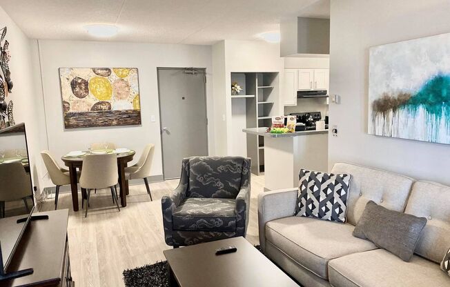2 beds, 1 bath, 800 sqft, $1,049