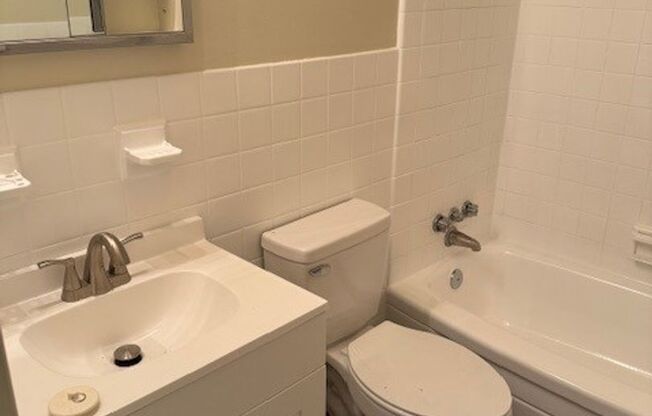 1 bed, 1 bath, 715 sqft, $1,600, Unit 00 - A- 4