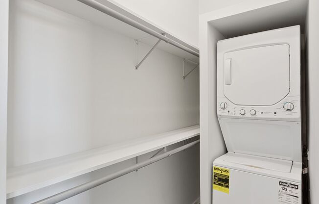 Studio, 1 bath, 242 sqft, $1,475, Unit 406