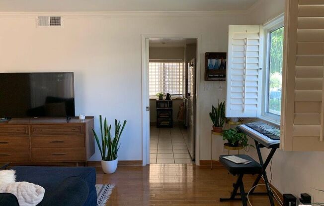 3 beds, 2 baths, 1,300 sqft, $4,000, Unit 1