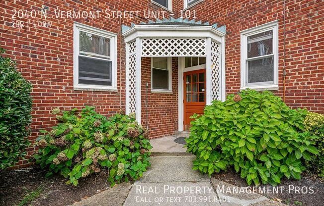 2040 N Vermont St