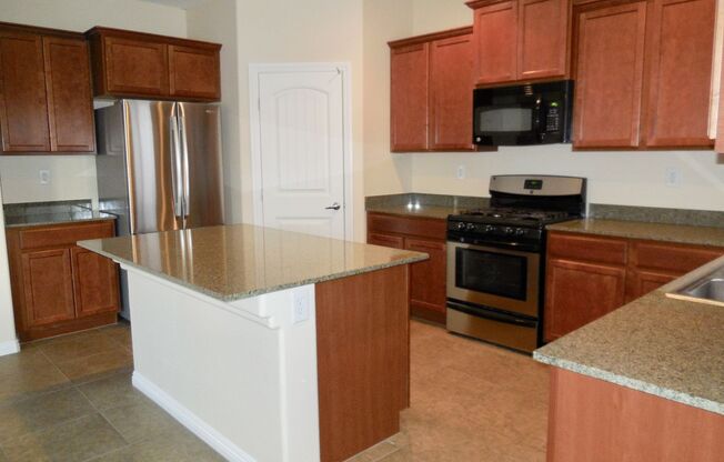 Spacious House w/Tons of Storage,Tile & Wood Floors, Gated Buffalo Ranch!