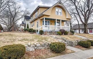 Gorgeous 3 bedroom, 2 bath remodel in Independence.