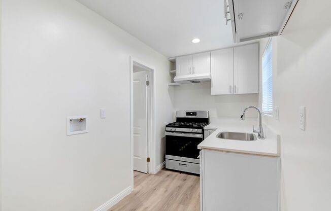 Studio, 1 bath, 250 sqft, $1,350, Unit 514