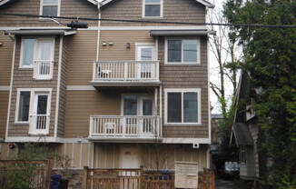 Beautiful Townhouse With Lots of Space