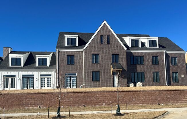 1 bed, 1 bath, 933 sqft, $1,495, Unit 10471 S. 130th Plaza Unit 103 Lakeview A936 M3