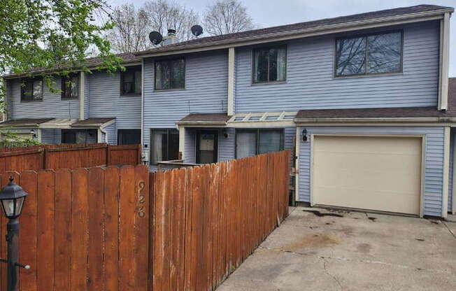 926 BREEZEWOOD CIR