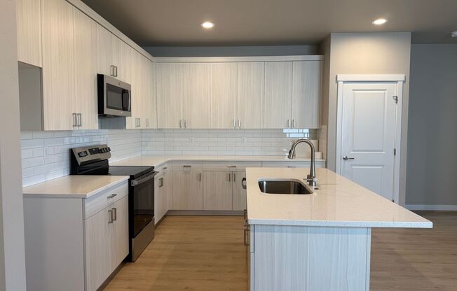 Beautiful NEW home in South Richland