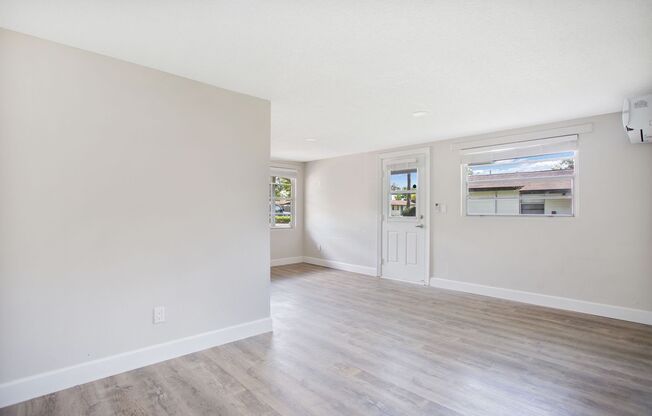 2 beds, 1 bath, 614 sqft, $1,499, Unit Ren705
