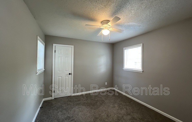 1460 ROBIN HOOD LN