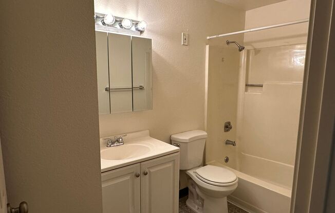 3 beds, 2.5 baths, 1,000 sqft, $1,795, Unit 5910