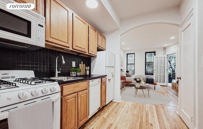 344 W 17 ST