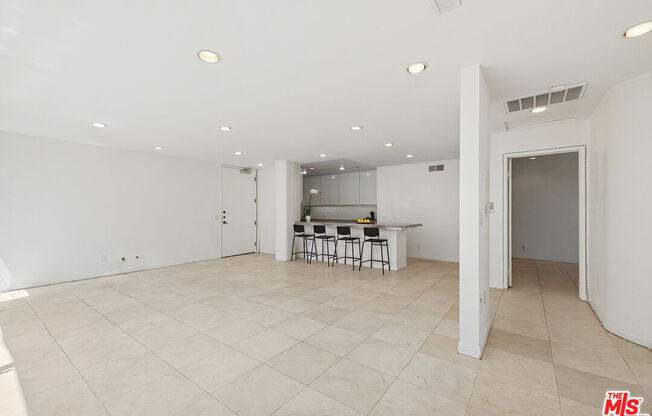 2 beds, 2 baths, 974 sqft, $4,000, Unit 1102