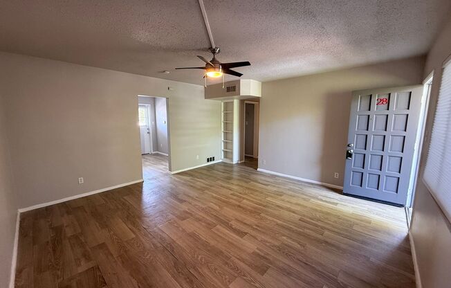 2 beds, 1 bath, 880 sqft, $1,395, Unit 3620-28
