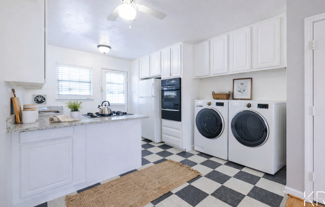 2 beds, 1 bath, 950 sqft, $1,295, Unit 10