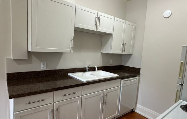 Queen Jeanette Apartments