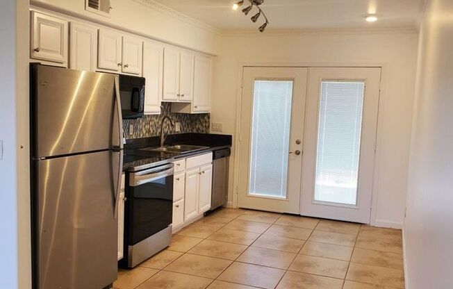 2 beds, 1 bath, 780 sqft, $1,650, Unit 38