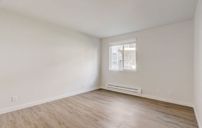 1 bed, 1 bath, 700 sqft, $2,295, Unit 33