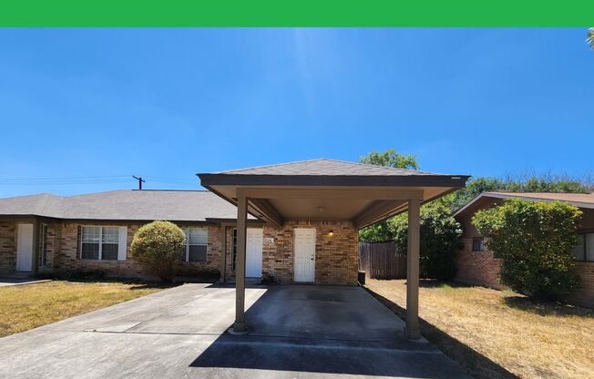 2/1 Duplex Minutes from Gruene Shopping & Entertainment! Refrigerator & Washer/Dryer Included! No Carpet  / CISD *2 weeks free rent off the first full month*