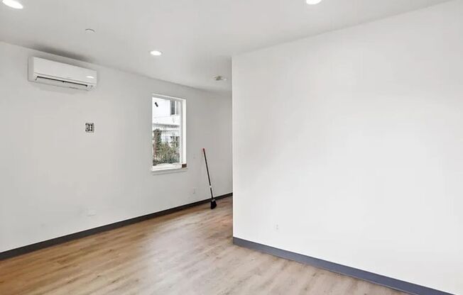 New Construction | 8BR / 4BA Student Housing | Semi-Private Baths | Rooftop Deck | U-District