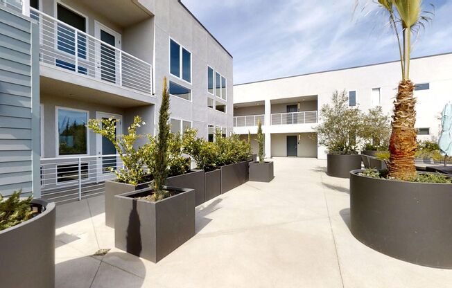 Studio, 1 bath, 569 sqft, $2,650, Unit Unit 305