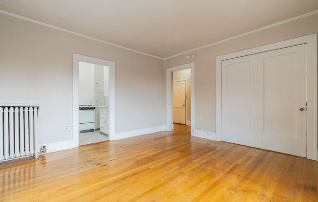 Studio, 1 bath, 420 sqft, $1,395, Unit 116