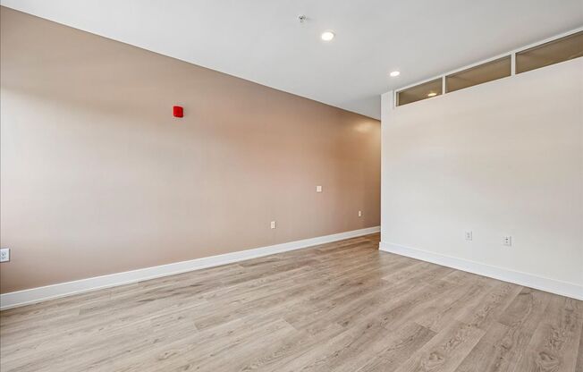 1 bed, 1 bath, 569 sqft, $1,899, Unit 208
