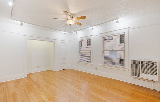 Studio, 1 bath, 440 sqft, $1,025, Unit 3