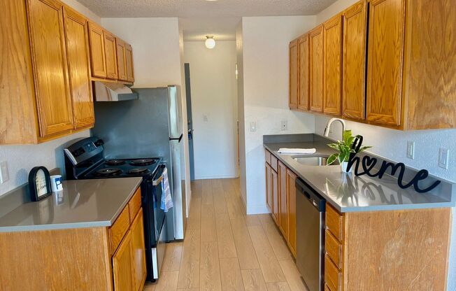 2 beds, 2 baths, 847 sqft, $1,395, Unit 10