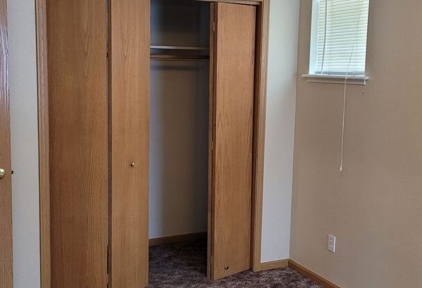 2 beds, 1 bath, 868 sqft, $1,700, Unit 14