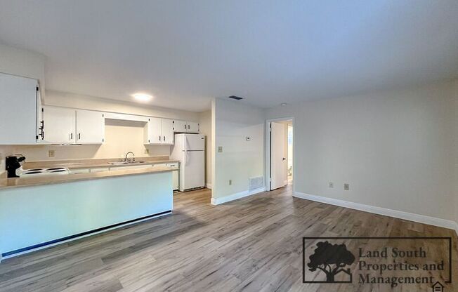 815 W CAROLE ST