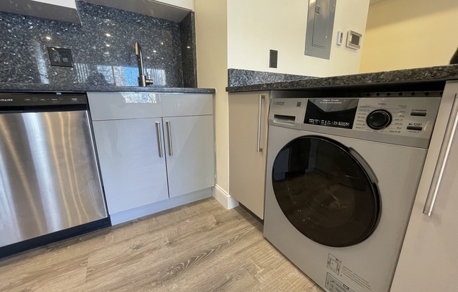 Studio, 1 bath, 500 sqft, $3,100, Unit 405