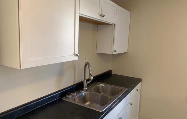 2 beds, 1 bath, $1,400