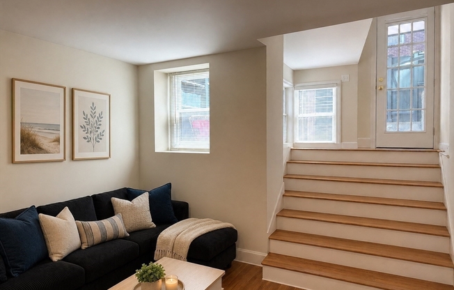 28 Phillips St