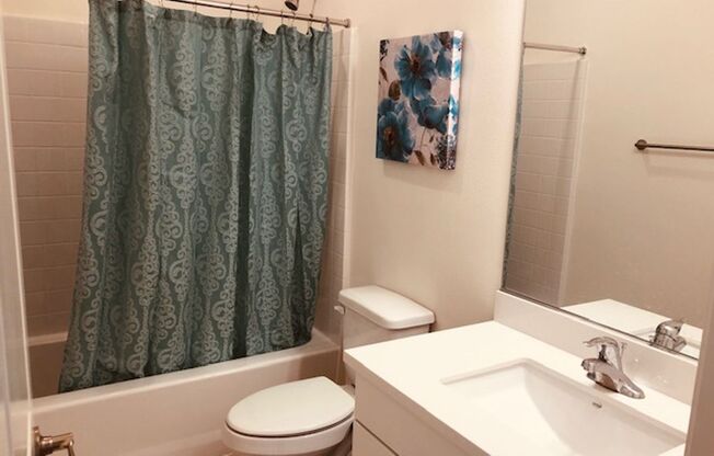 Stylish 5 Bed/3 Bath Townhome In The Heart Of Riverside!