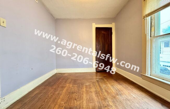 3 beds, 1 bath, 900 sqft, $925, Unit 922 Warren St