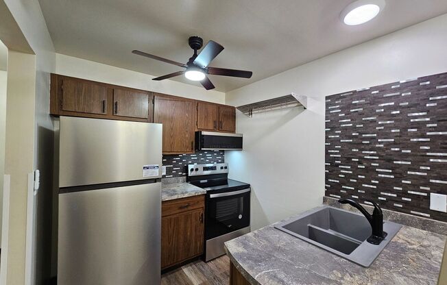 2 beds, 1 bath, 800 sqft, $995, Unit 105