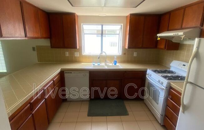 310 N MOORE AVE