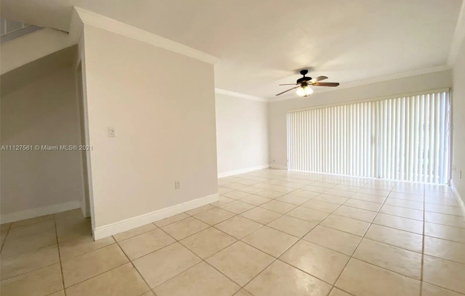 9371 FONTAINEBLEAU BLVD