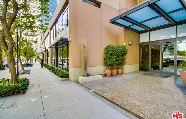 1 bed, 1 bath, 800 sqft, $2,550, Unit 819