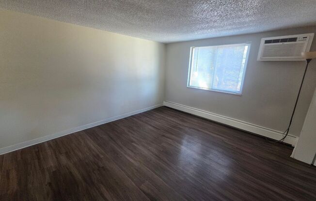 1 Bed / 1 Bath Condo in Prime Denver Location – Pool + On-Site Laundry