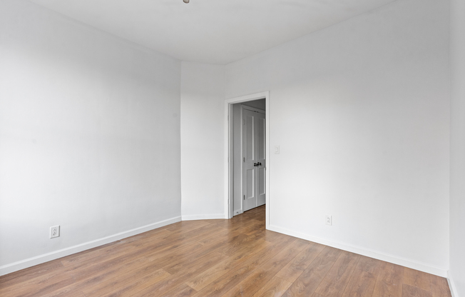746 9 AVE