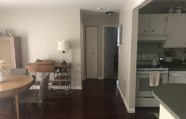 5 ASH ST