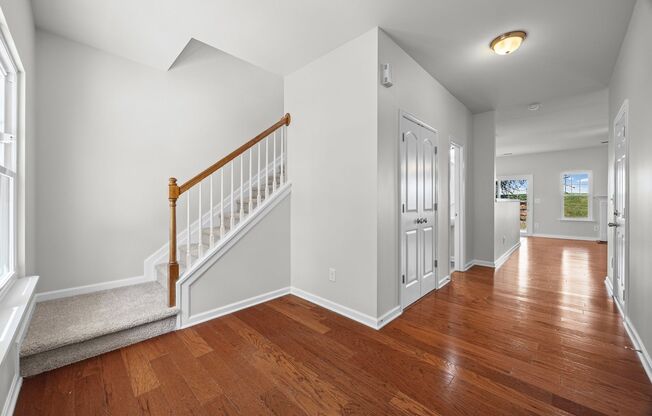 Fabulous 3-bed, 2.5-bath end-unit townhome in Harpers Mill of Lake Wylie!
